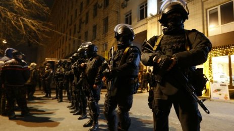 В Киев член на "Десен сектор" откри огън, рани трима