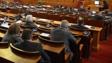 Неспешните закони отпадат от дневния ред на НС до евровота