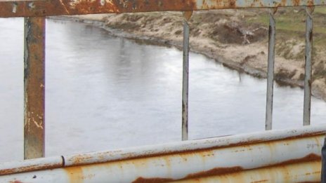 Жена се хвърли от мост на река Марица, искала да се изкъпе