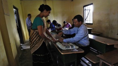 Започват избори в Индия, право на глас имат 815 млн. души 