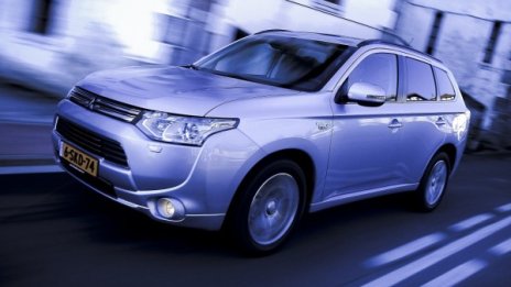 Силен старт за Outlander PHEV в Европа