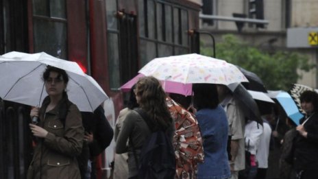 България върви в грешна посока според 42% от българите