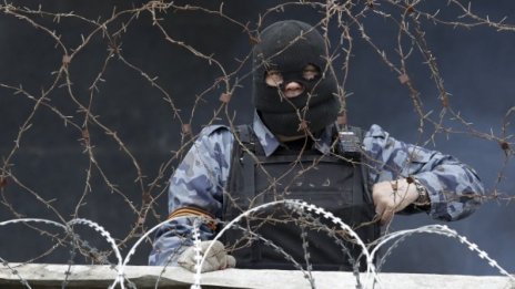 Проруските демонстранти в Донецк създават "народна армия"