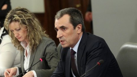 В енергетиката няма "баничари или еколози", както при бившите!
