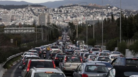 Полицаи дебнат по пътищата в Гърция и през нощта