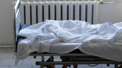 Трима, задавили се с месо, са приети в "Пирогов" по празниците
