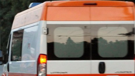 Осъждан наръга във врата управител на бар в Правец