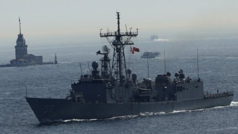 Американска фрегата навлезе в Черно море 