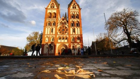 Германската католическа църква обезщети 1380 жертви на свещеници педофили