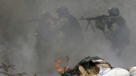 Украинските сили настъпват в Славянск, има убити и ранени 