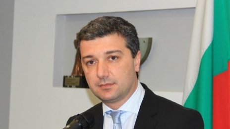 "Южен поток" няма да бъде спиран, категоричен е Стойнев 