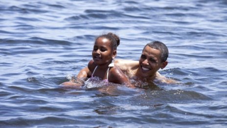 Обама обеща да спаси Путин, ако той започне да се дави