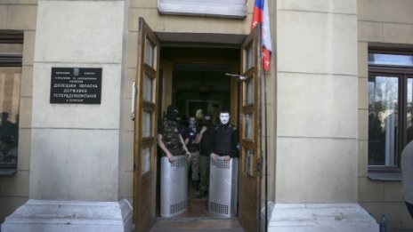 Източна Украйна затъва във все по-голям хаос