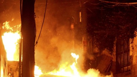 Три деца и две жени загинаха при пожар в Шефилд
