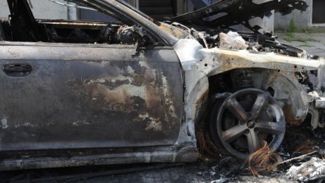 Задържаха мъж, подпалил умишлено 11 автомобила във Варна