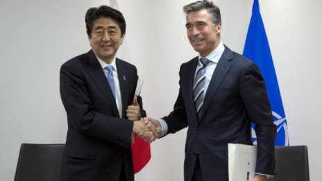 Япония задълбочава сътрудничеството си с НАТО