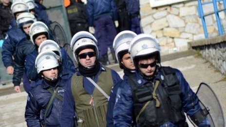 Полицията овладя сблъсък между футболи фенове в Пловдив