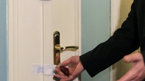 Миков отвърна на удара: Борисов има кабинет в другата сграда на НС