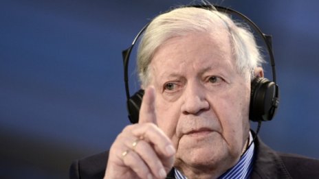 Хелмут Шмит: Има опасност от трета световна война