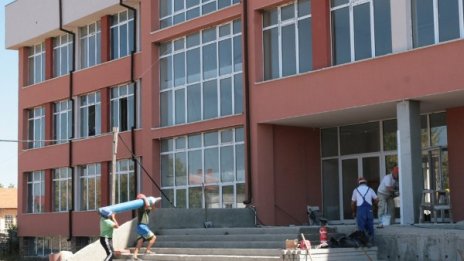 Дават 1,6 млн. лв. за ремонти на общински училища 
