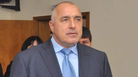 Натискат депутатите и кметовете ни, дават им огромни пари