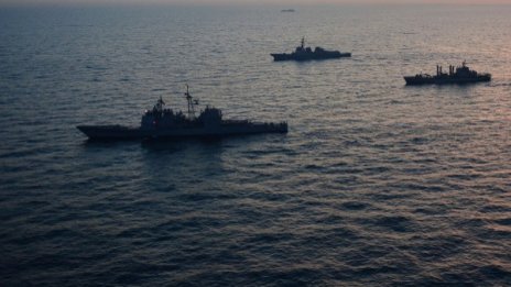 КНДР стреля близо до южнокорейски боен кораб 