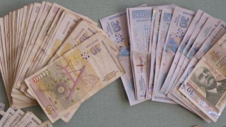 Задържаха санитар от Плевен за подкуп