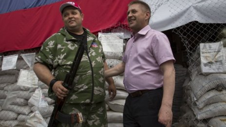 Сепаратистките власти в Донецк издирват наблюдателите от ОССЕ 