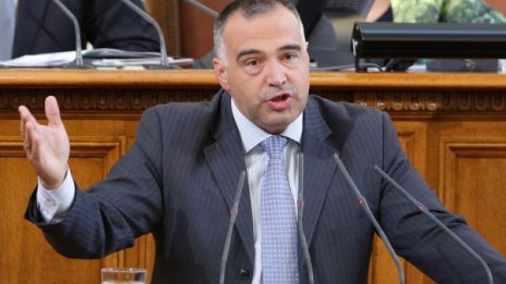 ГЕРБ съди Кутев за до 15 хил. лева за "престъпна шайка"