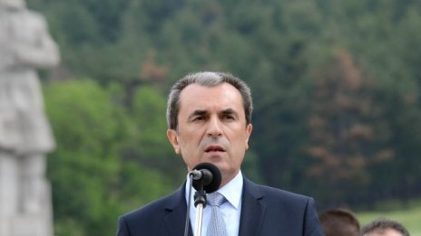 Орешарски вярва в повечето от министрите си