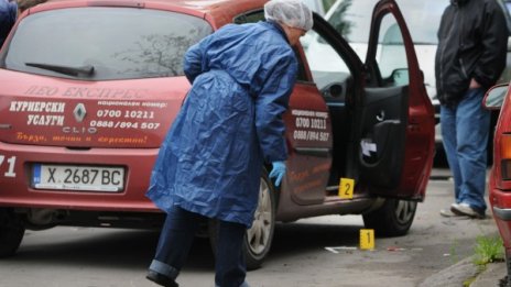 Въоръжени обраха куриерски автомобил в столицата