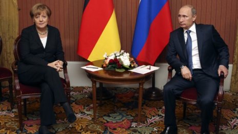 Меркел напомни на Путин за отговорността му за Украйна