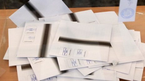 ГЕРБ иска 2 в 1 - референдум и предсрочен вот
