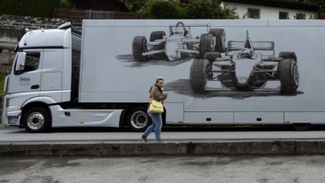 Управляван от българин камион влезе в къща във Франция