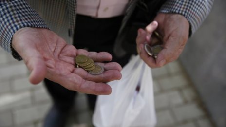 Все повече българи живеят в материални лишения 