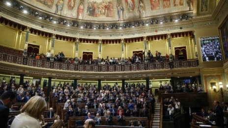 Долната камара на испанския парламент прие закон за абдикацията на краля