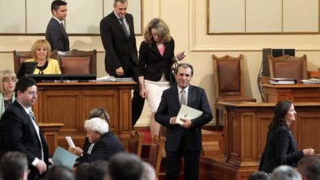 Въпросът за оставката не е на МС, а на парламента!