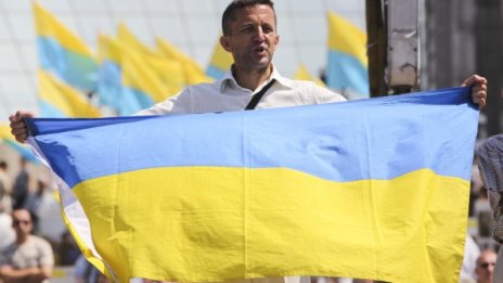 Украински милиардер иска стена с бодлива тел по границата с Русия