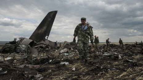 Украйна обеща отговор на свалeния самолет в Луганск