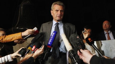 Проблем с газа в ЕС е възможен, заяви Йотингер 