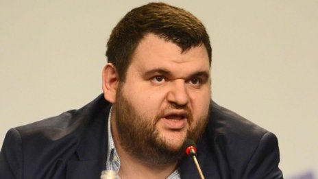 Около 2 часа Делян Пеевски е разпитван в Столичното следствие