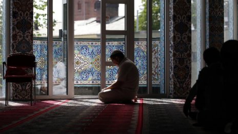 Имам от Осло бе нападнат и тежко ранен