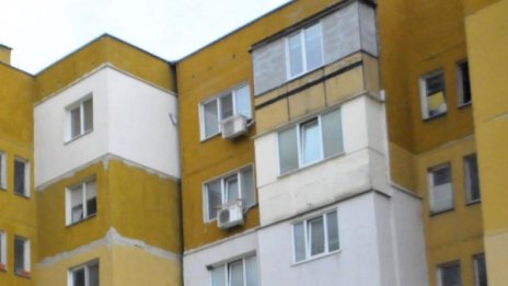 Млад мъж скочил от 15-ия етаж на жилищен блок в Бургас