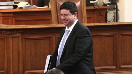 Няма риск за банковата система, успокои Чобанов 