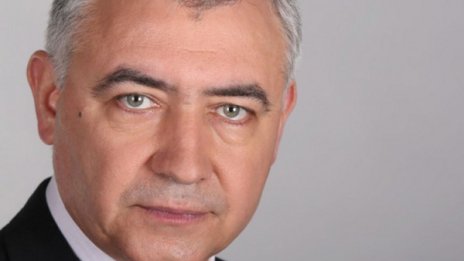 Решението на Станишев - не абдикация, а полезен ход за БСП 