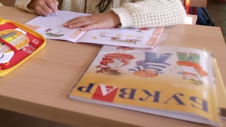 Кабинетът дава по 250 лв. за първолаци в нужда