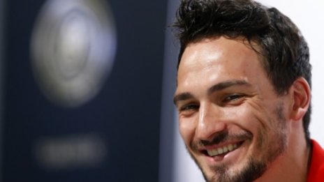 Юнайтед вади оферта за Хумелс до края на седмицата