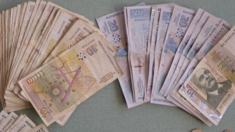 Жена "изгоря" с 12 000 лв. за разваляне на магия