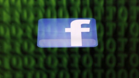 Адвокат настоява да се плаща на потребителите на Facebook