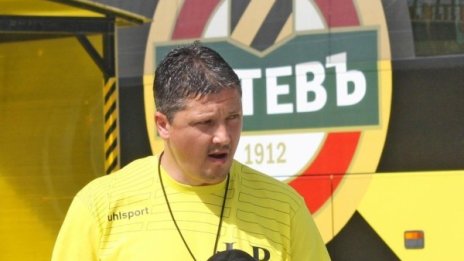 Любо Пенев си тръгва от Ботев? 